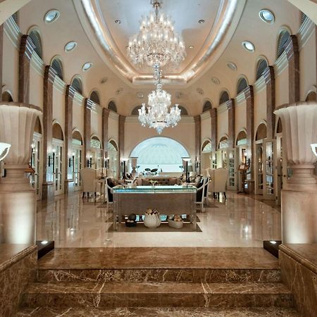 Hilton Mumbai International Airport Hotel Экстерьер фото The lobby of the hotel